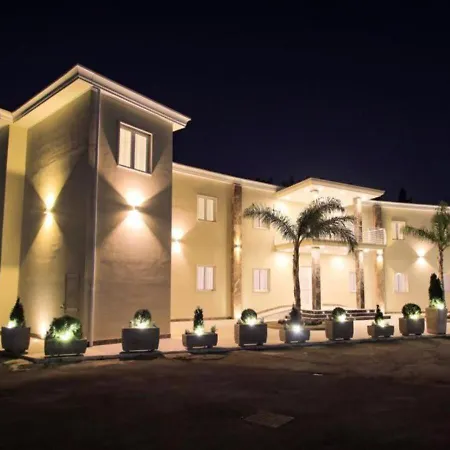 Hotel Holiday 호텔