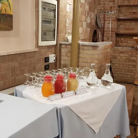 Hotel Holiday 호텔 3*