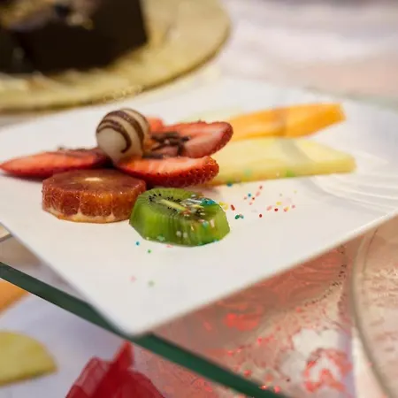 호텔 Hotel Holiday 3*