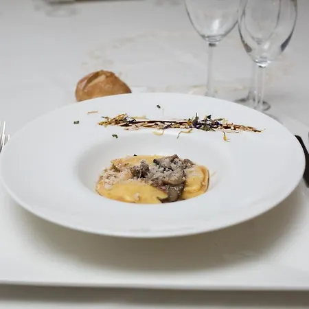 Hotel Holiday 호텔 포자