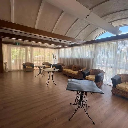 Hotel Holiday